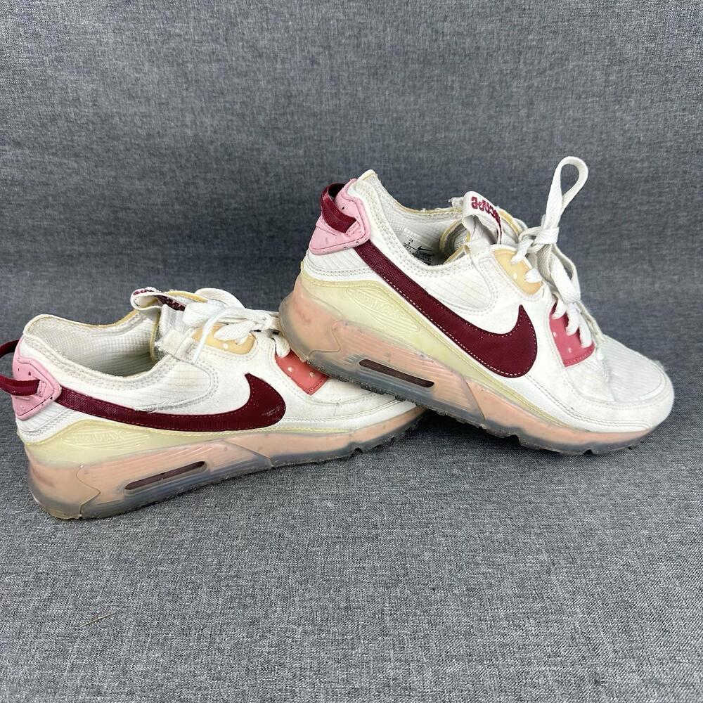 Nike Air Max Terrascape 90 Summit White Pomegranate‎ Women’s Sz 9 DC9450-100